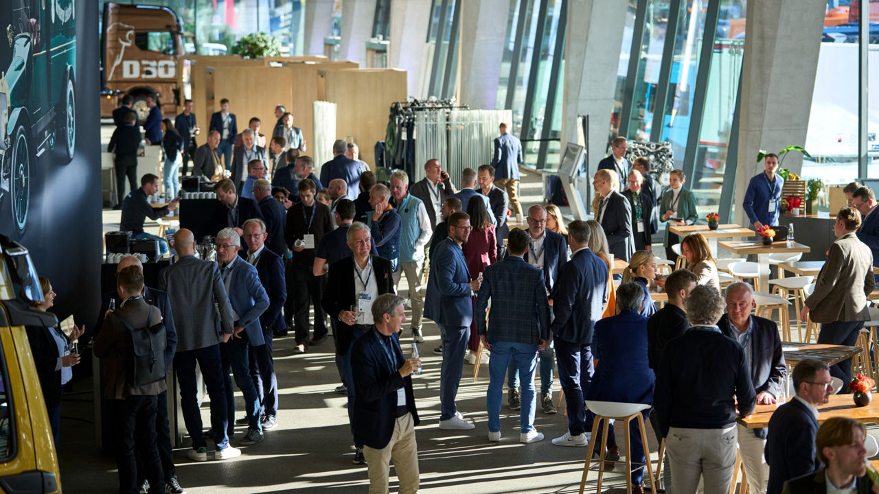 16_9 - 2400 x 1350 px-MAN-EED-7.jpg